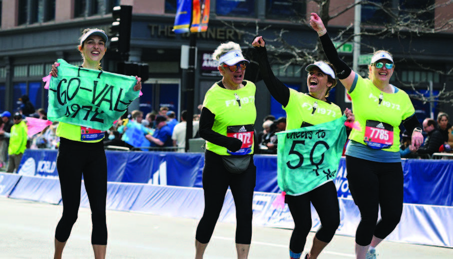 Nina Kuscsik (first place), Kathrine Switzer (third), Pat Barrett (fourth), Sara Mae Berman (fifth), and Valerie Rogosheske (sixth)